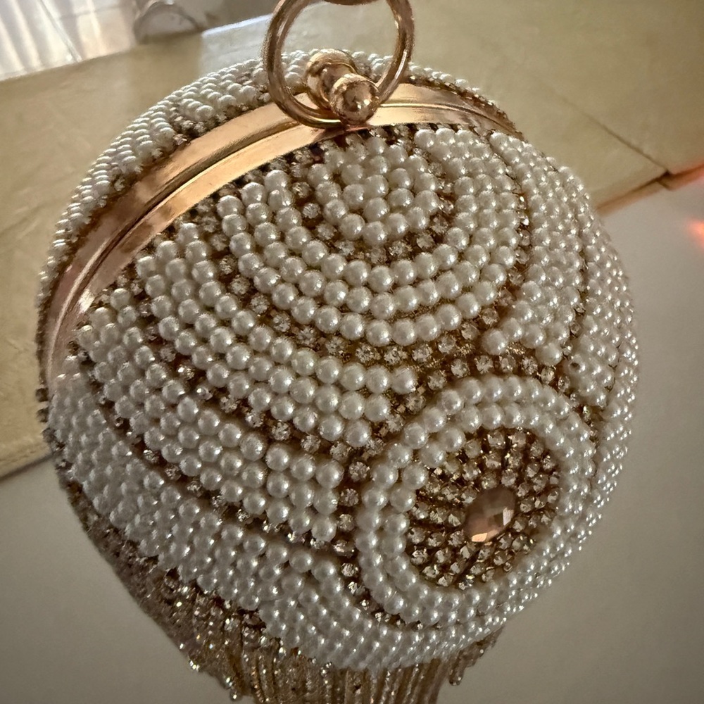 Elegant Pearl and Gold Evening Clutch - Picture 2 of 12